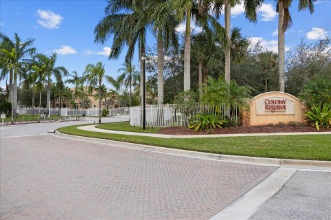 Townhouse in Lake Worth, Florida 3 bedrooms, 150.69 sq.m. № 1180645 - photo 1