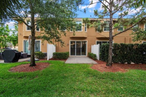 Townhouse in Lake Worth, Florida 3 bedrooms, 150.69 sq.m. № 1180645 - photo 27