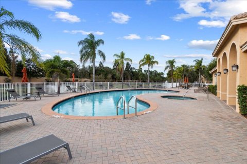 Townhouse in Lake Worth, Florida 3 bedrooms, 150.69 sq.m. № 1180645 - photo 6