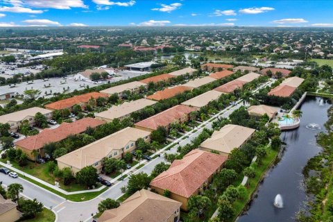 Townhouse in Lake Worth, Florida 3 bedrooms, 150.69 sq.m. № 1180645 - photo 21