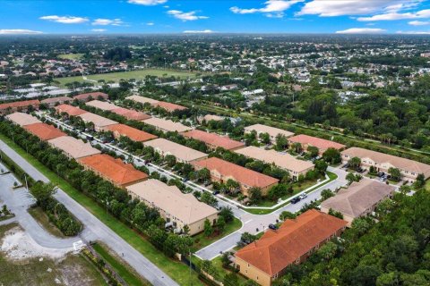 Townhouse in Lake Worth, Florida 3 bedrooms, 150.69 sq.m. № 1180645 - photo 24