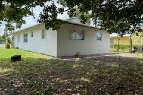 House in Stuart, Florida 3 bedrooms, 106.74 sq.m. № 1179650 - photo 3