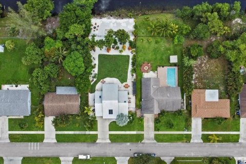 Casa en venta en Royal Palm Beach, Florida, 3 dormitorios, 150.5 m2 № 1097591 - foto 2