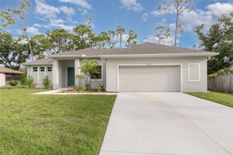 House in North Port, Florida 3 bedrooms, 167.97 sq.m. № 1382749 - photo 1