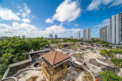 Condo in Aventura, Florida, 2 bedrooms  № 747412 - photo 2