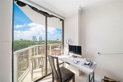 Condo in Aventura, Florida, 2 bedrooms  № 747412 - photo 14