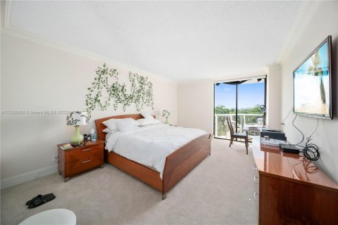 Condo in Aventura, Florida, 2 bedrooms  № 747412 - photo 16