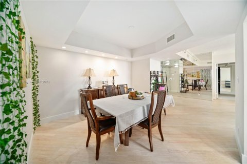 Condo in Aventura, Florida, 2 bedrooms  № 747412 - photo 11