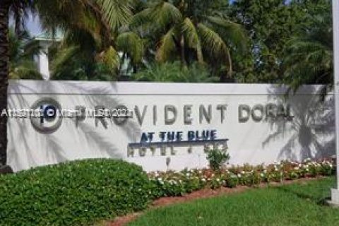 Купить отель в Дорал, Флорида 1 спальня, 99.41м2, № 983225 - фото 1