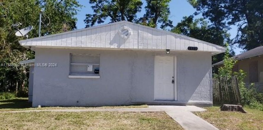 House in Jacksonville, Florida 4 bedrooms, 144.56 sq.m. № 1168106