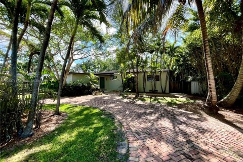 Casa en venta en South Miami, Florida, 4 dormitorios, 225.66 m2 № 1168107 - foto 1