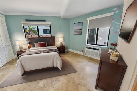Villa ou maison à vendre à South Miami, Floride: 4 chambres, 225.66 m2 № 1168107 - photo 17