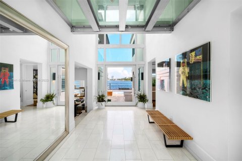 Villa ou maison à vendre à Miami Beach, Floride: 6 chambres, 509.01 m2 № 739536 - photo 4