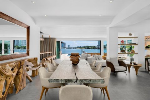 Villa ou maison à vendre à Miami Beach, Floride: 6 chambres, 509.01 m2 № 739536 - photo 7