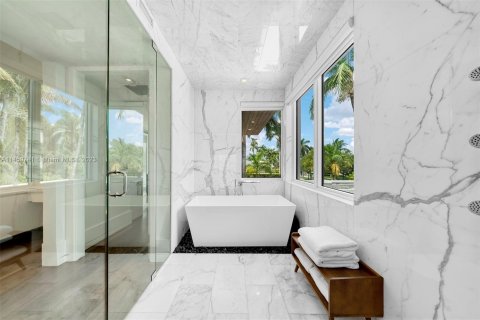 Villa ou maison à vendre à Miami Beach, Floride: 6 chambres, 509.01 m2 № 739536 - photo 24