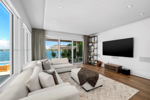 Villa ou maison à vendre à Miami Beach, Floride: 6 chambres, 509.01 m2 № 739536 - photo 14