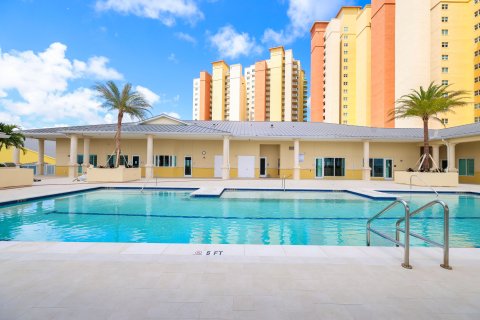 Condominio en venta en Riviera Beach, Florida, 2 dormitorios, 145.39 m2 № 1017014 - foto 13