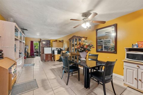 Touwnhouse à vendre à Miami Gardens, Floride: 3 chambres, 123.84 m2 № 1153862 - photo 5