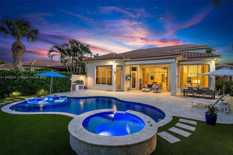 Villa ou maison à vendre à Palm Beach Gardens, Floride: 5 chambres, 381.55 m2 № 860162 - photo 1