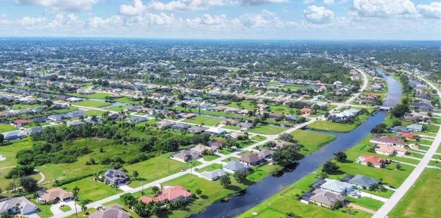 Terreno en Rotonda, Florida № 1376759