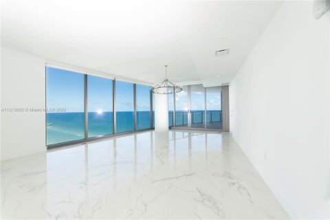 Condominio en venta en Sunny Isles Beach, Florida, 3 dormitorios, 286.14 m2 № 185891 - foto 4