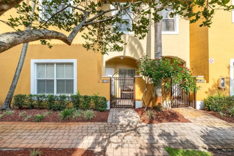 Townhouse in Margate, Florida 3 bedrooms, 142.7 sq.m. № 1217519 - photo 6