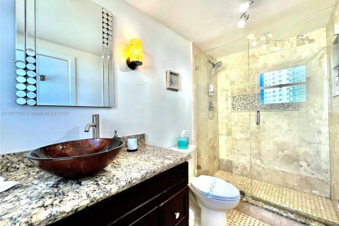 Condo in Hollywood, Florida, 2 bedrooms  № 1147600 - photo 12