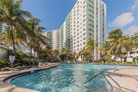 Copropriété à vendre à Hollywood, Floride: 2 chambres, 108.97 m2 № 1147600 - photo 19