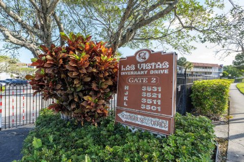 Condo in Lauderhill, Florida, 1 bedroom  № 1093981 - photo 1