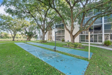 Condo in Lauderhill, Florida, 1 bedroom  № 1093981 - photo 3