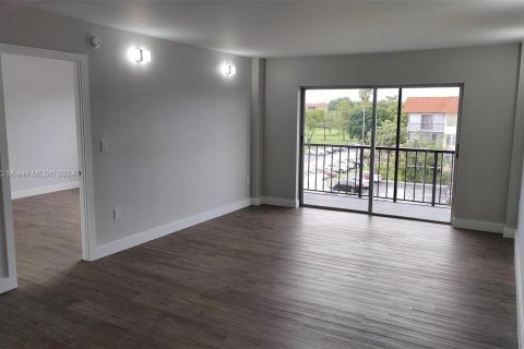 Copropriété à louer à Lauderhill, Floride: 2 chambres, 90.3 m2 № 1345885 - photo 12