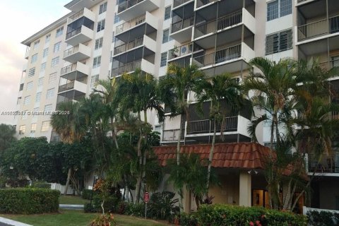 Condominio en alquiler en Lauderhill, Florida, 2 dormitorios, 90.3 m2 № 1345885 - foto 30