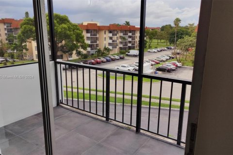 Condominio en alquiler en Lauderhill, Florida, 2 dormitorios, 90.3 m2 № 1345885 - foto 18