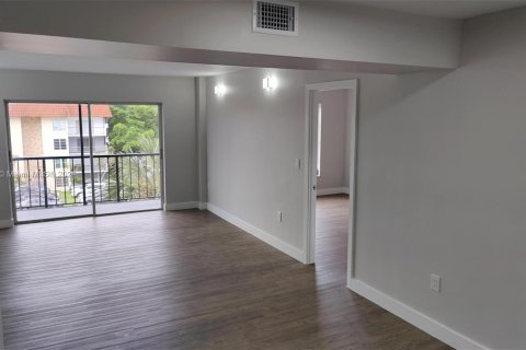 Copropriété à louer à Lauderhill, Floride: 2 chambres, 90.3 m2 № 1345885 - photo 23