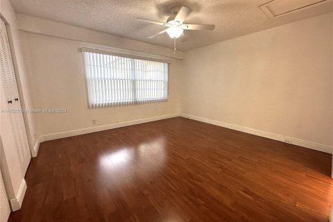 Copropriété à vendre à Pembroke Pines, Floride: 1 chambre, 97.08 m2 № 1345905 - photo 4