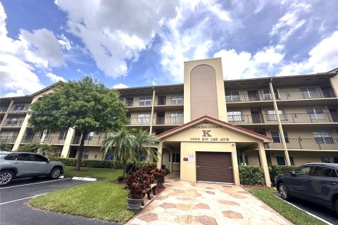 Condo in Pembroke Pines, Florida, 1 bedroom  № 1345905 - photo 2