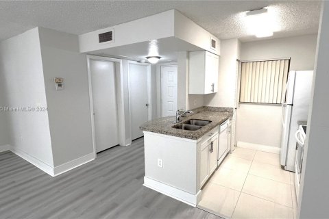 Copropriété à louer à Oakland Park, Floride: 2 chambres, 97.45 m2 № 1345886 - photo 2