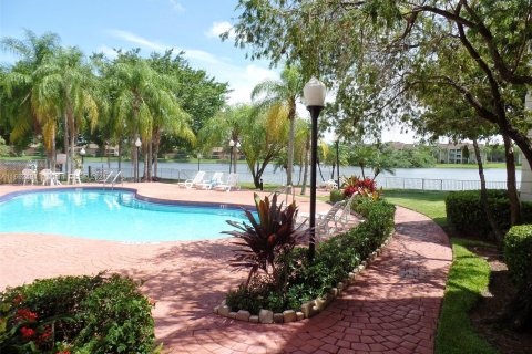 Condo in Oakland Park, Florida, 2 bedrooms  № 1345886 - photo 18