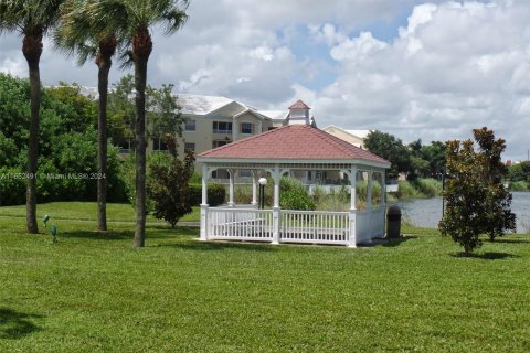 Condo in Oakland Park, Florida, 2 bedrooms  № 1345886 - photo 21