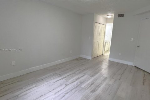 Copropriété à louer à Oakland Park, Floride: 2 chambres, 97.45 m2 № 1345886 - photo 9