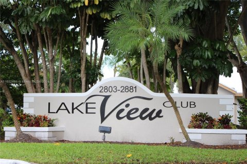 Condo in Oakland Park, Florida, 2 bedrooms  № 1345886 - photo 16