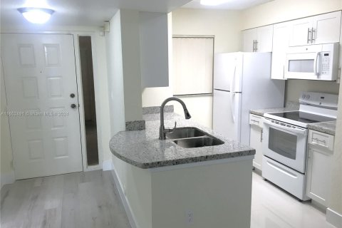 Condominio en alquiler en Oakland Park, Florida, 2 dormitorios, 97.45 m2 № 1345886 - foto 3