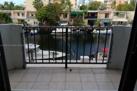 Condo in North Miami Beach, Florida, 1 bedroom  № 1078267 - photo 10