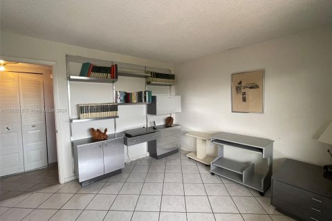 Condo in Sunrise, Florida, 2 bedrooms  № 1380570 - photo 19