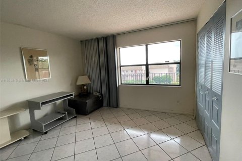 Copropriété à vendre à Sunrise, Floride: 2 chambres, 115.66 m2 № 1380570 - photo 20