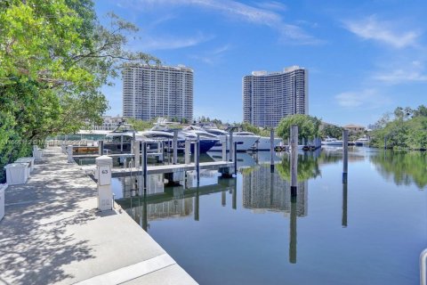 Condo in Aventura, Florida, 2 bedrooms  № 1380569 - photo 16