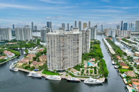 Condo in Aventura, Florida, 2 bedrooms  № 1380569 - photo 1