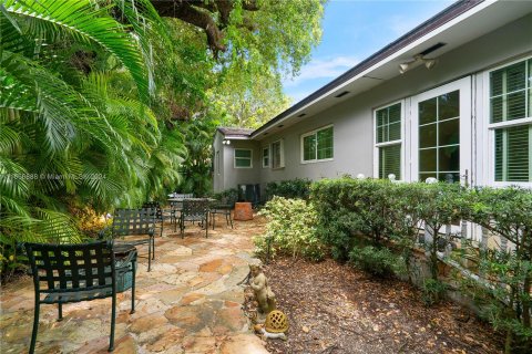 House in Coral Gables, Florida 3 bedrooms № 1380613 - photo 12