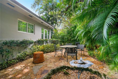 House in Coral Gables, Florida 3 bedrooms № 1380613 - photo 13