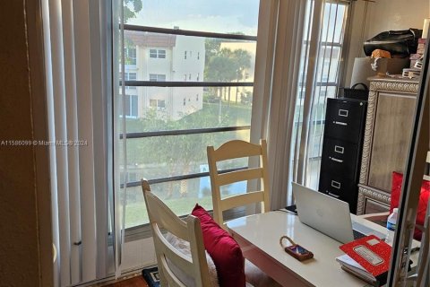 Condo in Sunrise, Florida, 2 bedrooms  № 1187501 - photo 4